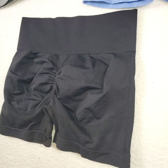 Amazon Butt Scrunch Shorts High Waistband and Moisture-Wicking Fabric Bundle - Picture 13 of 16